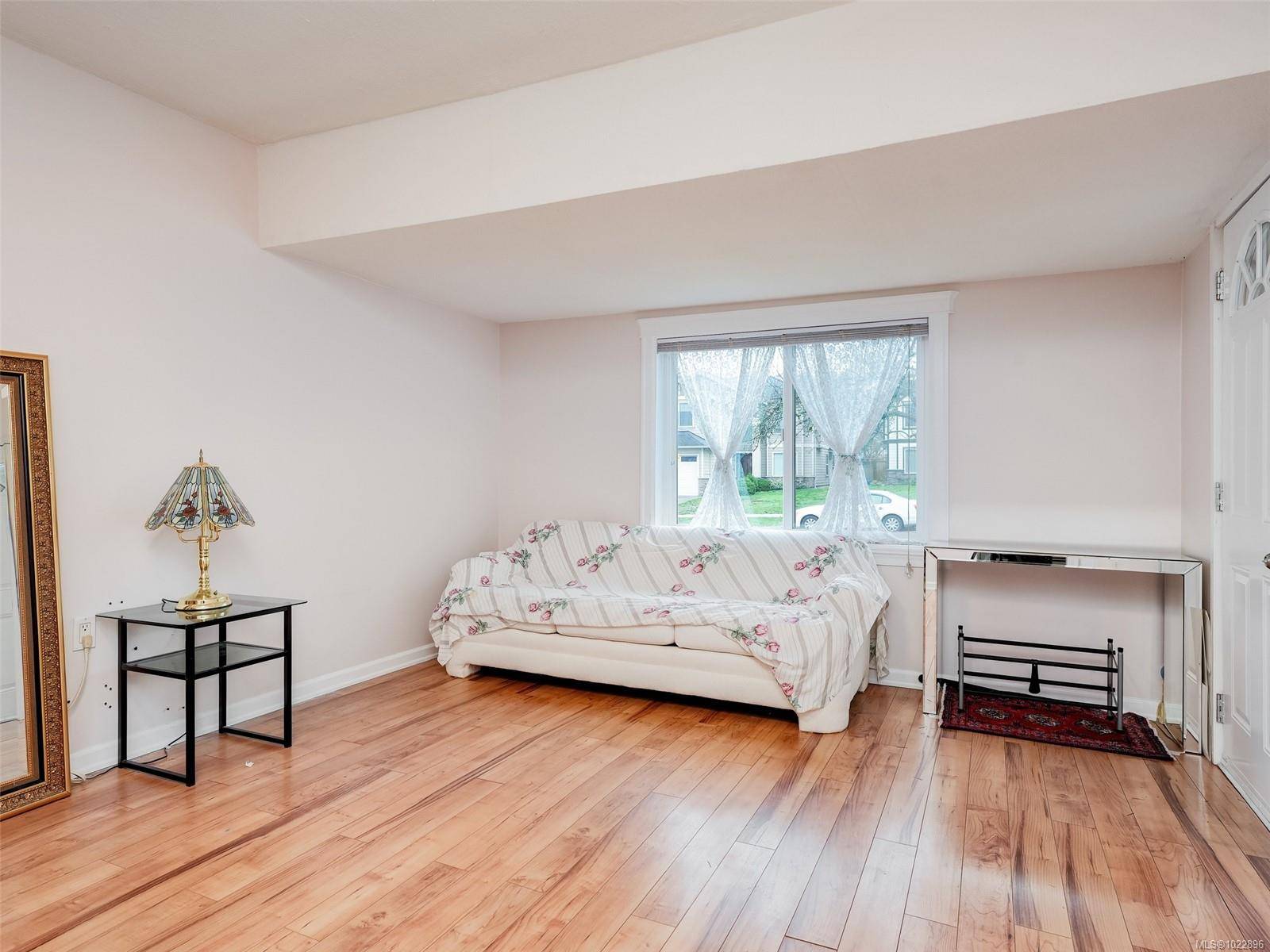 Saanich, BC V8Z 3V7,3260 Seaton St