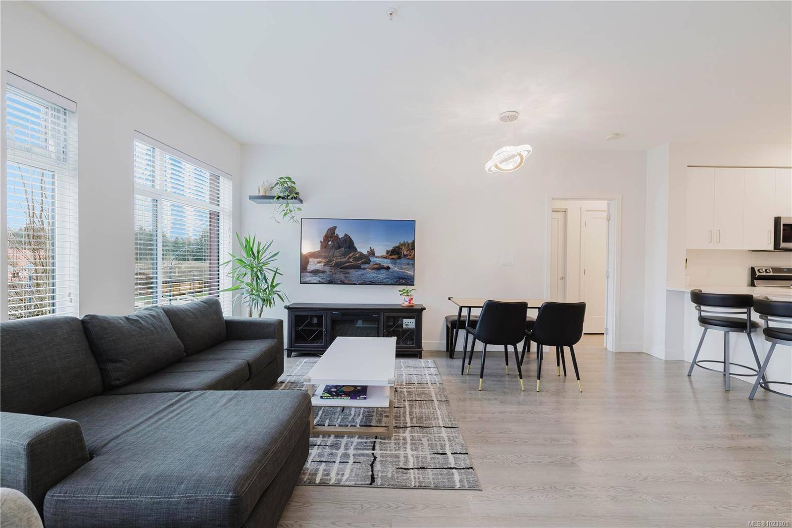 Langford, BC V9B 0X7,707 Treanor Ave #202