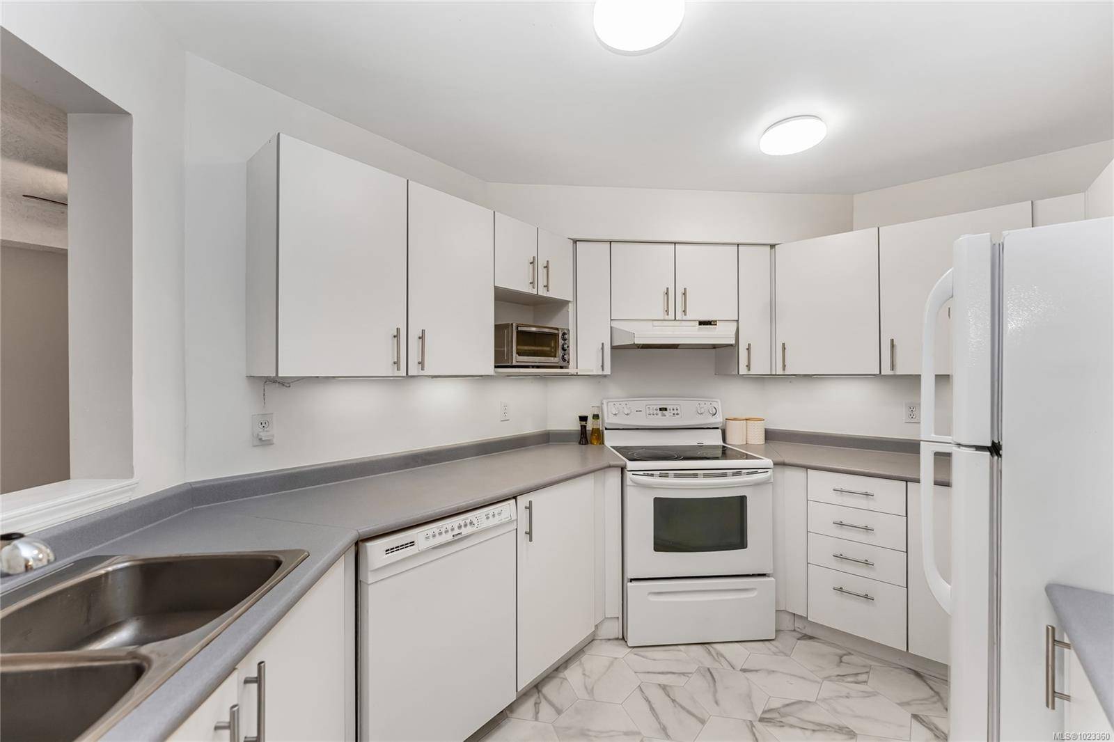 Victoria, BC V9A 1P6,3010 Washington Ave #111