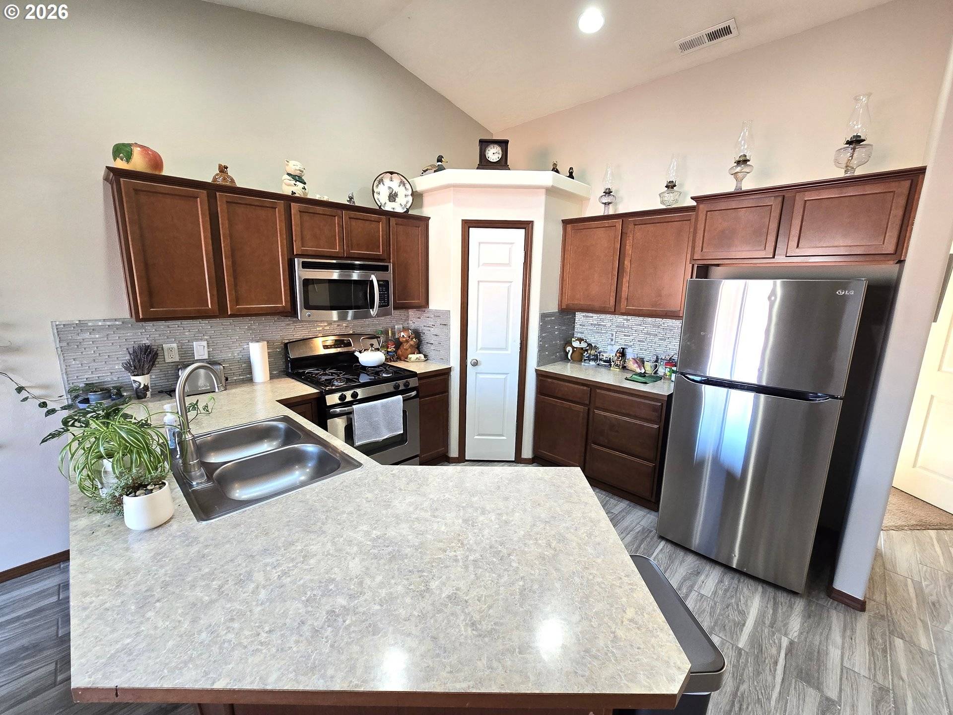 Hermiston, OR 97838,240 W MOORE AVE