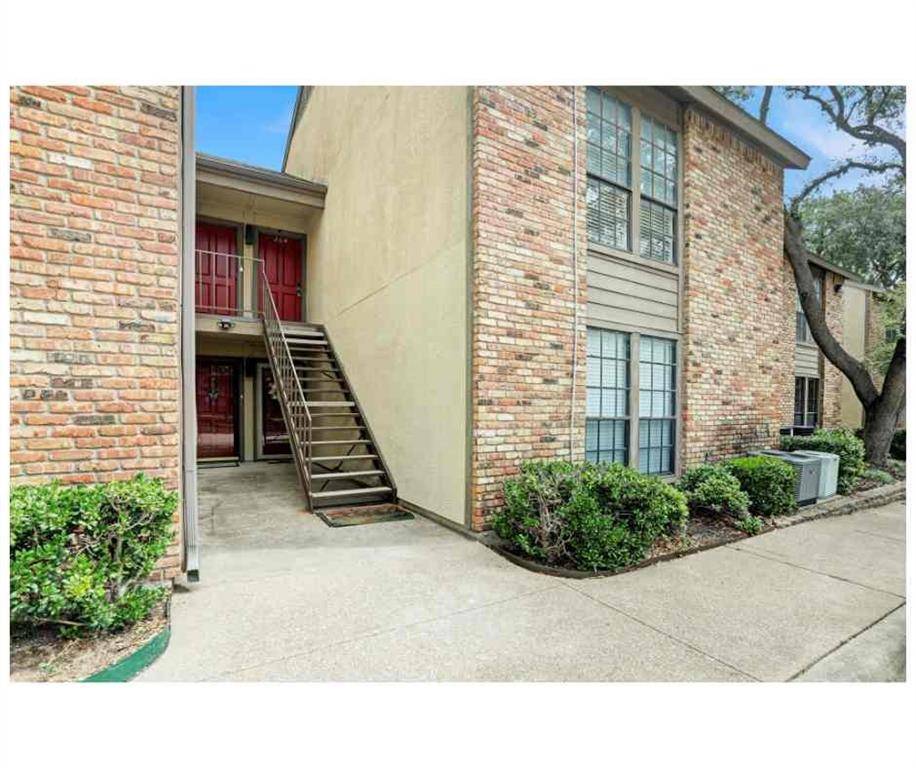 Dallas, TX 75248,15221 Berry Trail #304