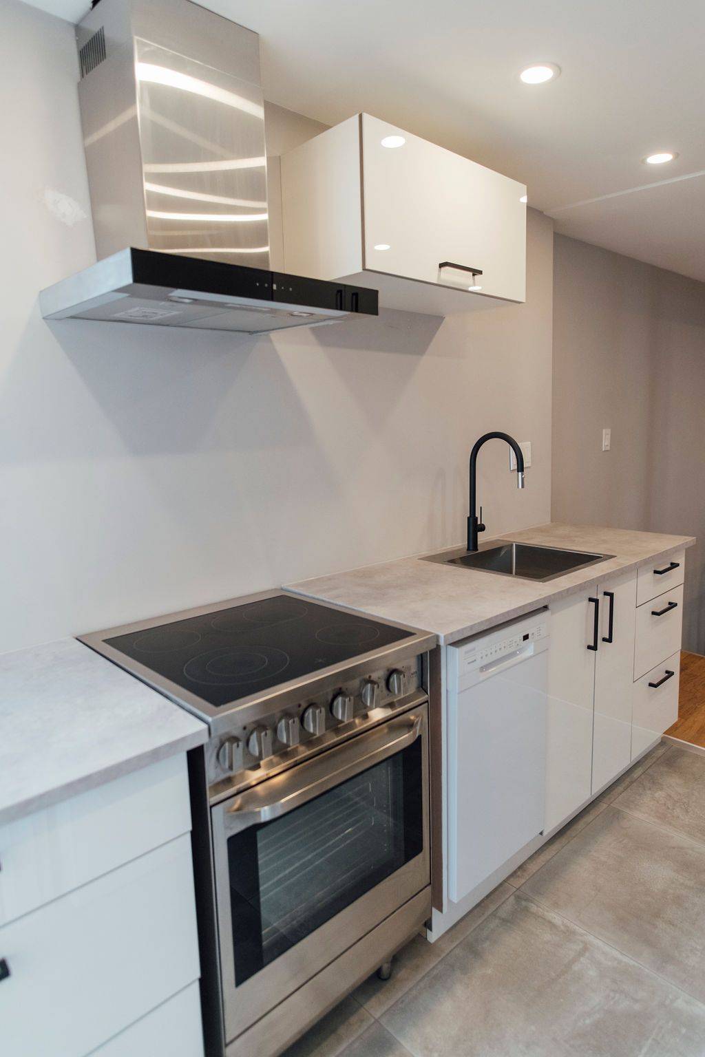 Toronto W01, ON M6R 2T7,29 Ridley GDNS #Upper