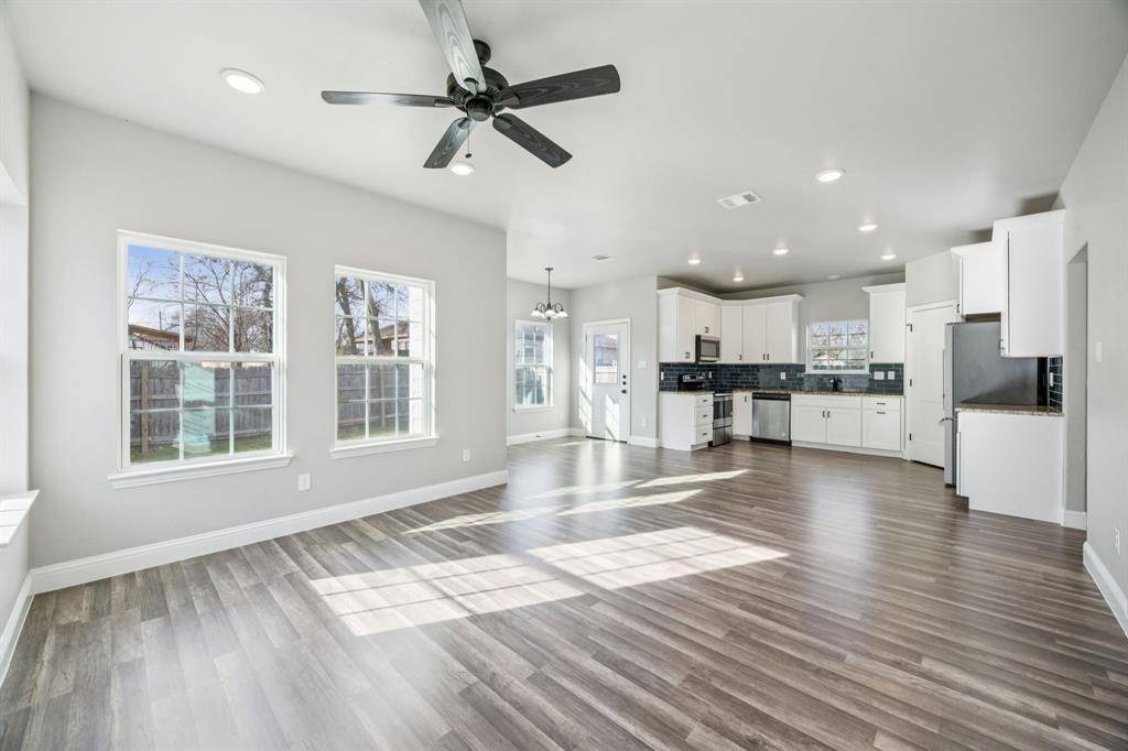 Waxahachie, TX 75165,704 E Jefferson Street