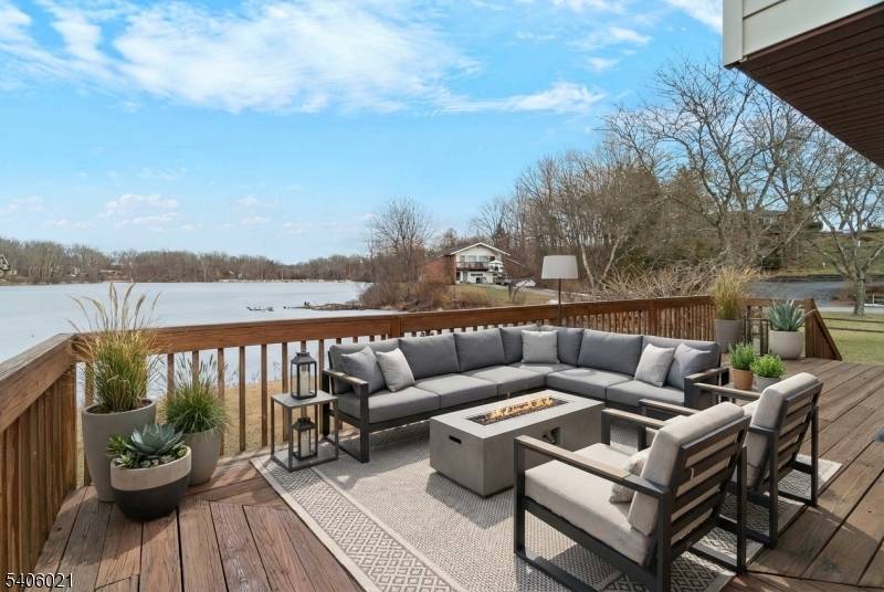 Vernon Twp., NJ 07418,18 Valley Dr W