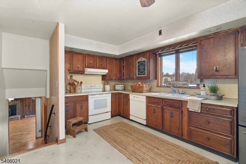 Vernon Twp., NJ 07418,18 Valley Dr W