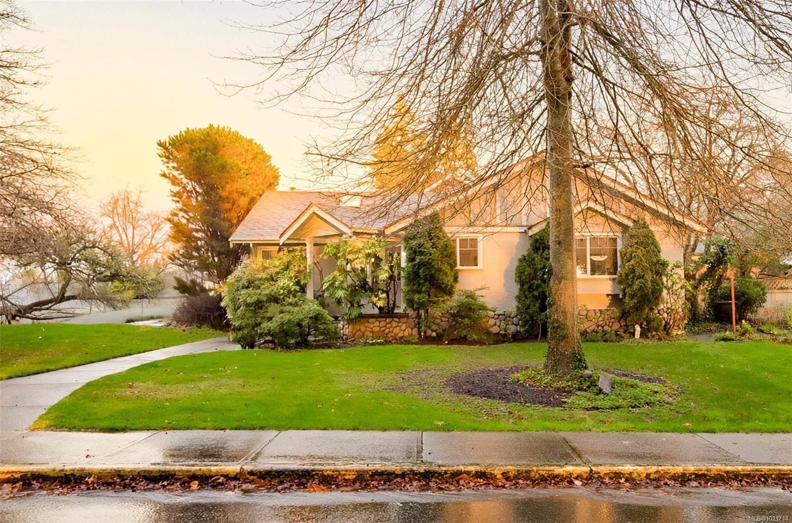 View Royal, BC V9B 6H8,1975 Highland Rd