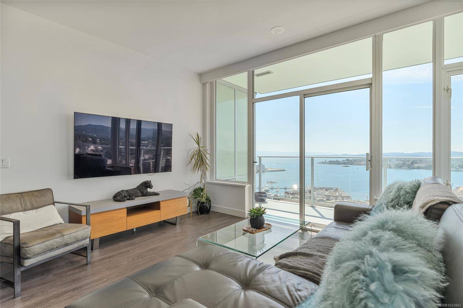 Victoria, BC V9A 0H1,60 Saghalie Rd #1203