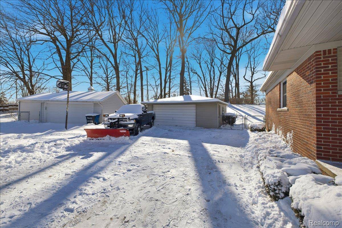 Waterford, MI 48328,523 Tilmor DR