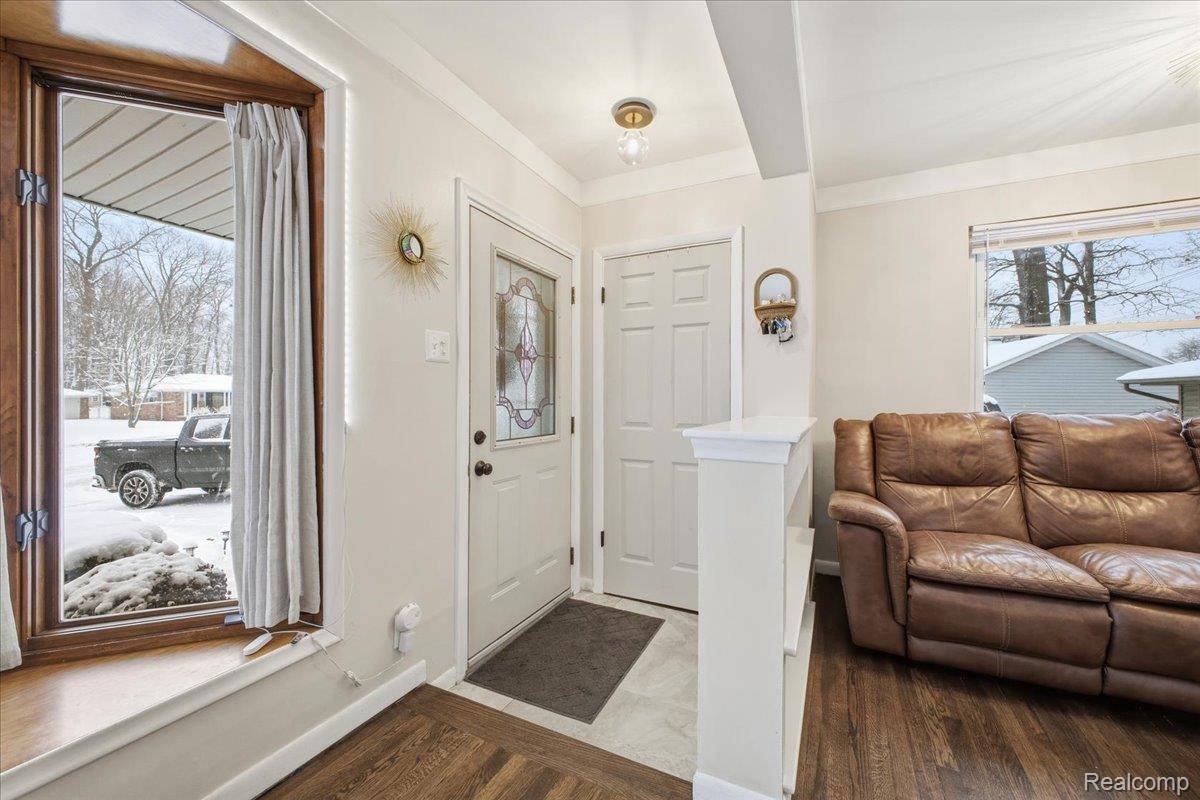 Waterford, MI 48328,523 Tilmor DR