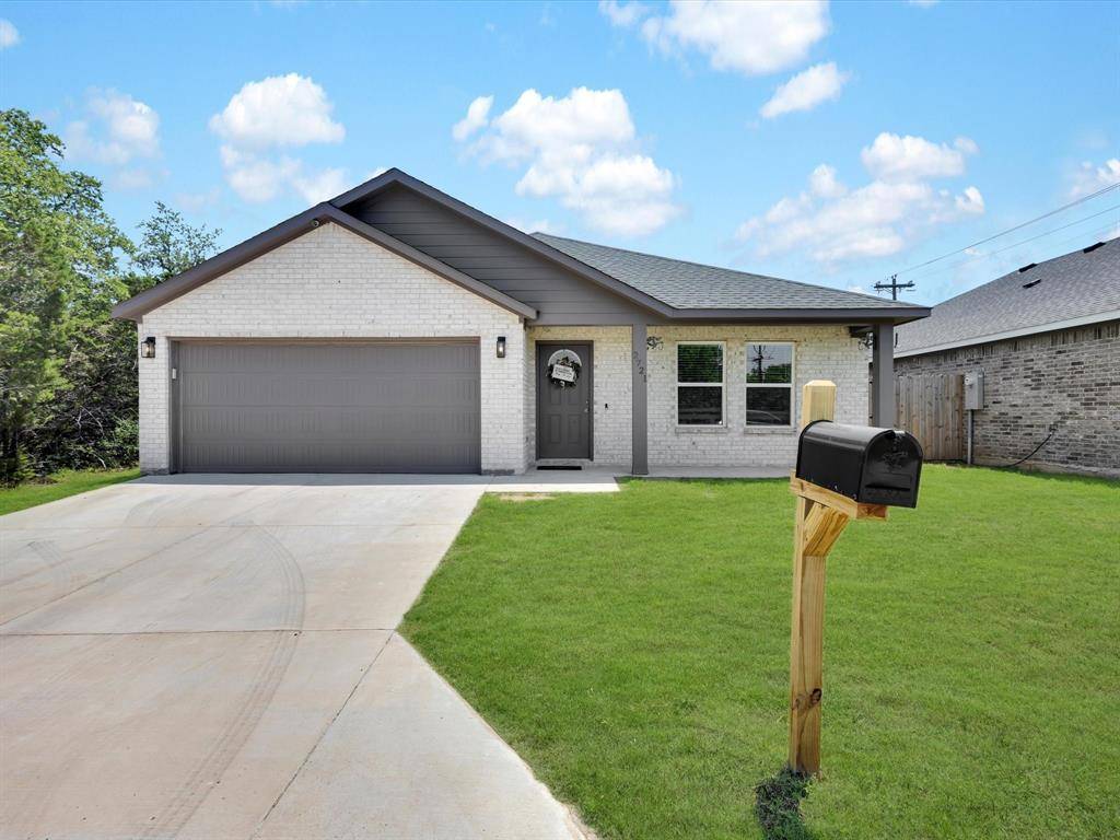 Granbury, TX 76048,2721 Beechwood Street