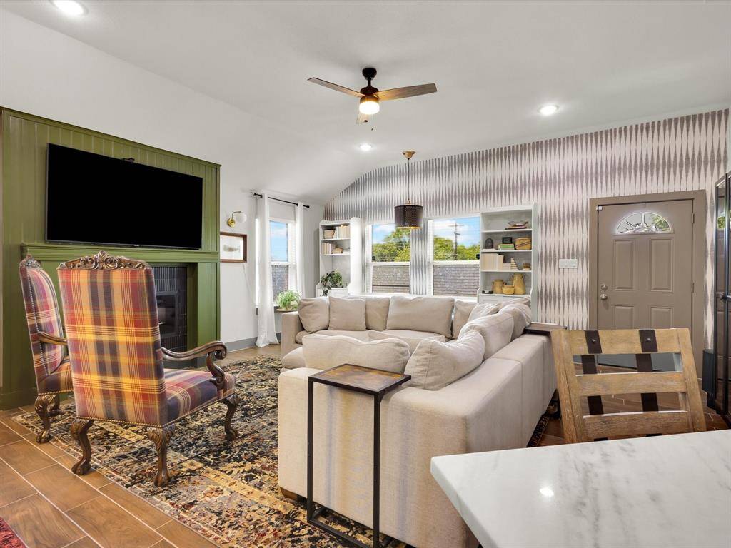 Granbury, TX 76048,2721 Beechwood Street