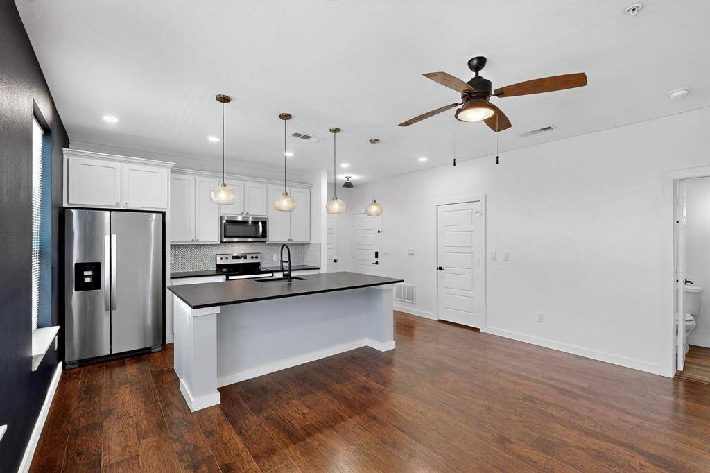 Denton, TX 76201,800 S Welch Street #208