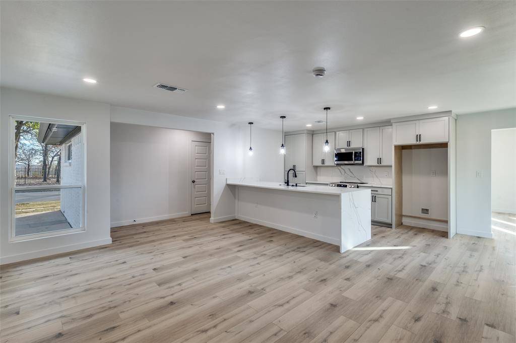 Hurst, TX 76053,116 Cooper Drive