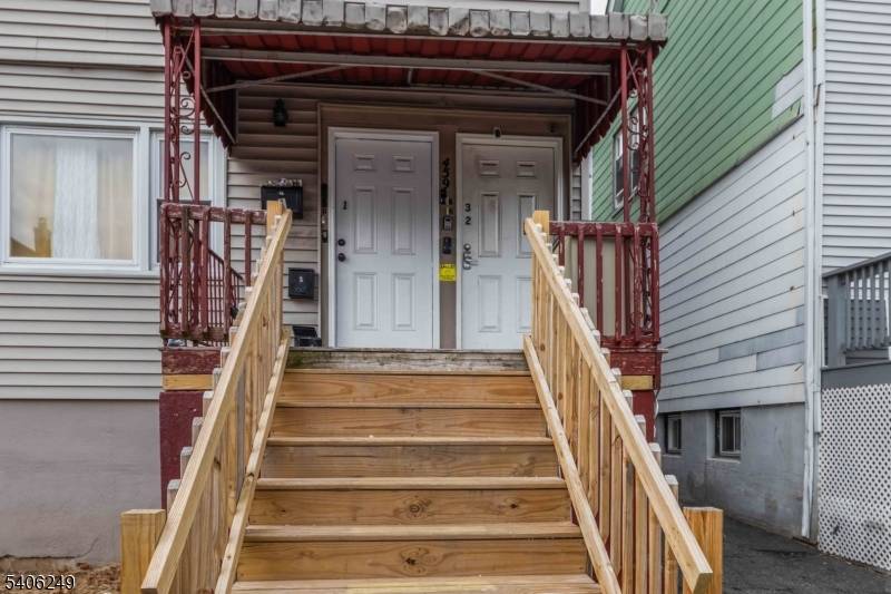 East Orange City, NJ 07018,459 Norwood St