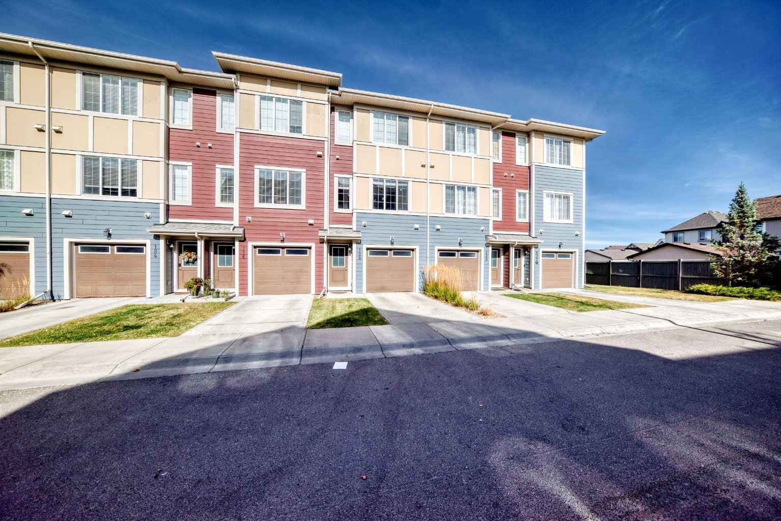 Calgary, AB T3M 2G6,128 Marquis LN SE