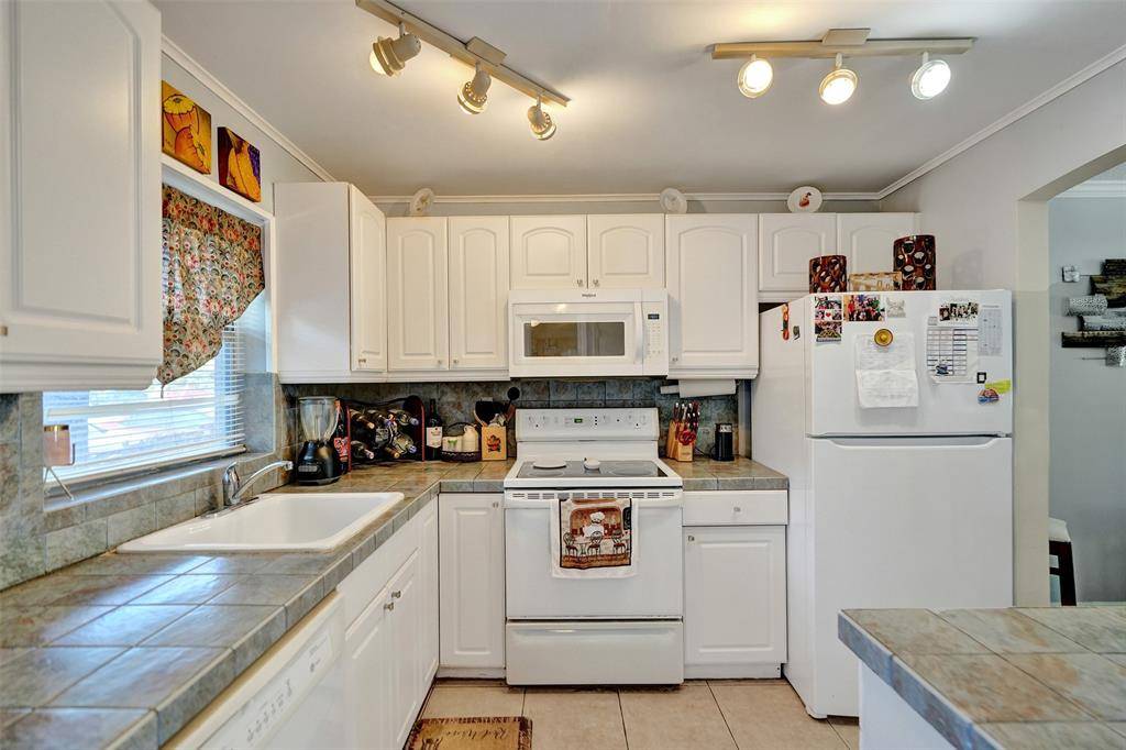 Sunrise, FL 33322,9821 Sunrise Lakes Blvd #106