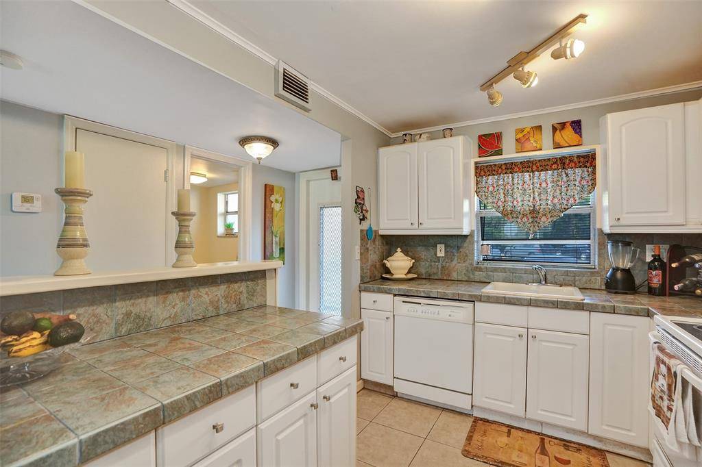 Sunrise, FL 33322,9821 Sunrise Lakes Blvd #106