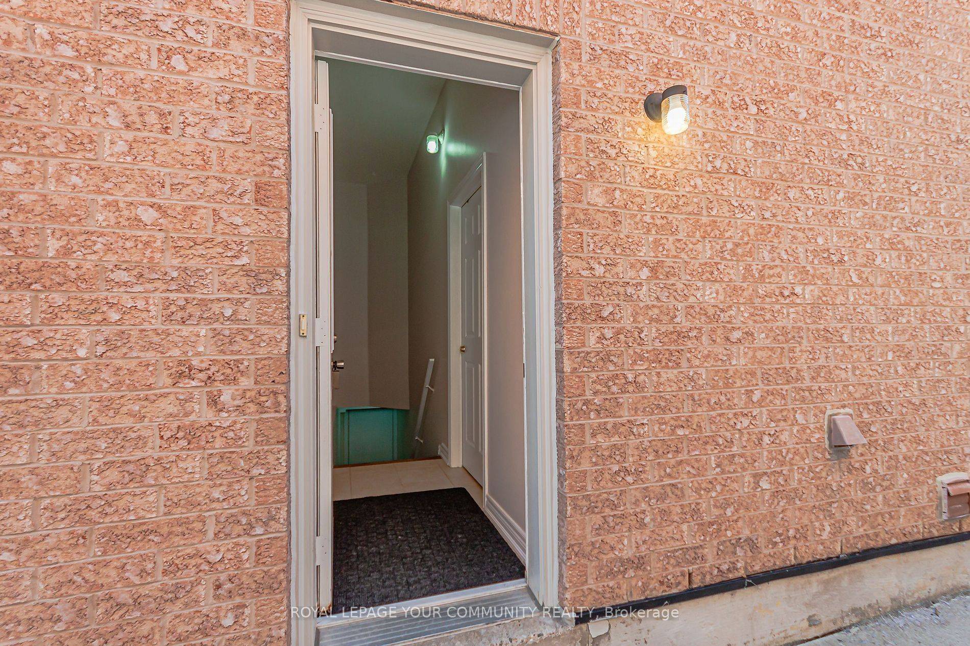 Markham, ON L6B 0E1,6 Round Hill CT S #Basement