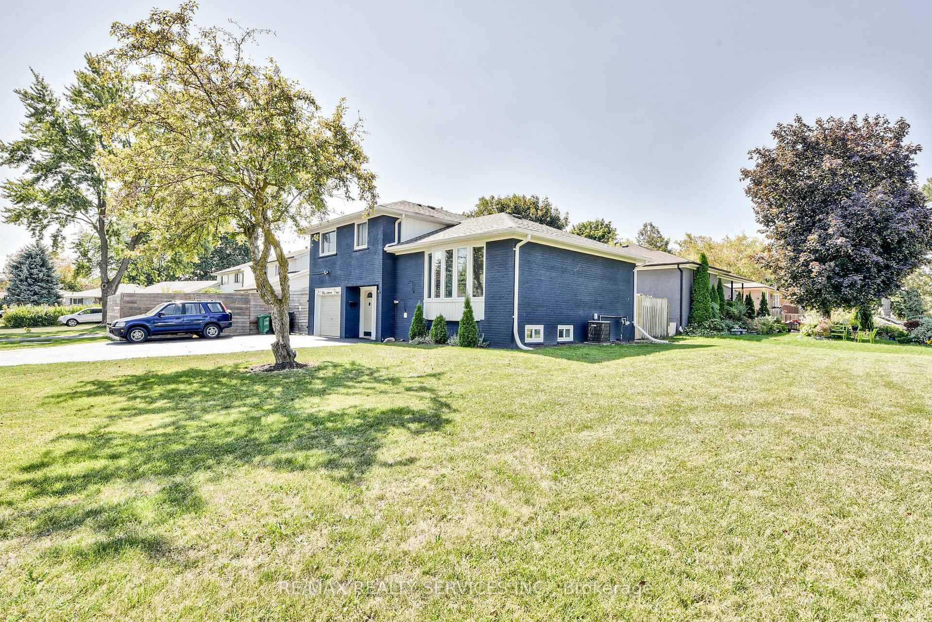 Brampton, ON L6X 2L5,23 Windermere CT