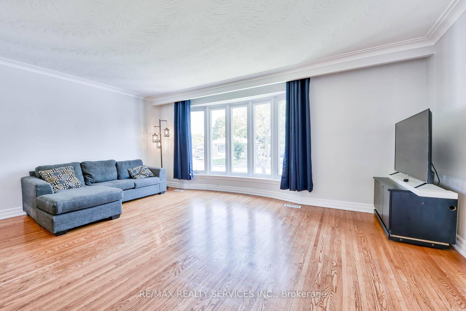 Brampton, ON L6X 2L5,23 Windermere CT