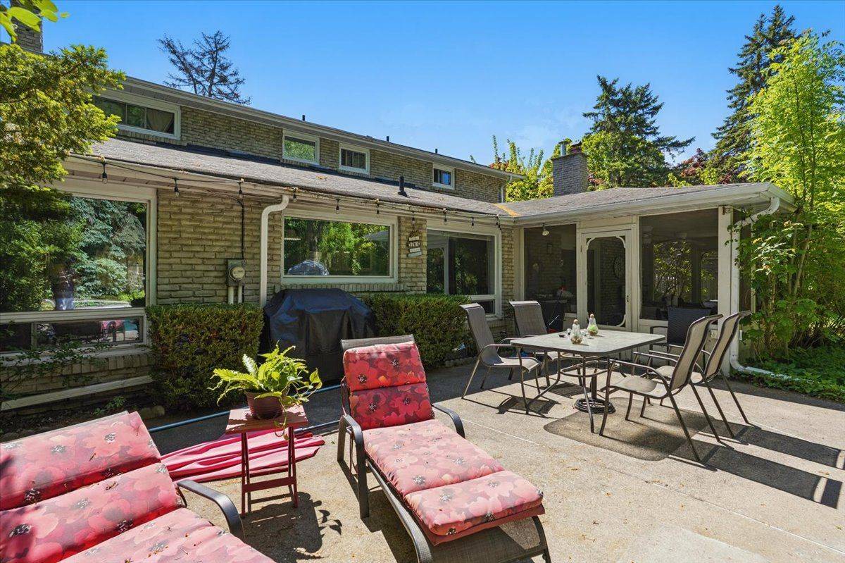 Mississauga, ON L5H 2C1,1571 Yew ST