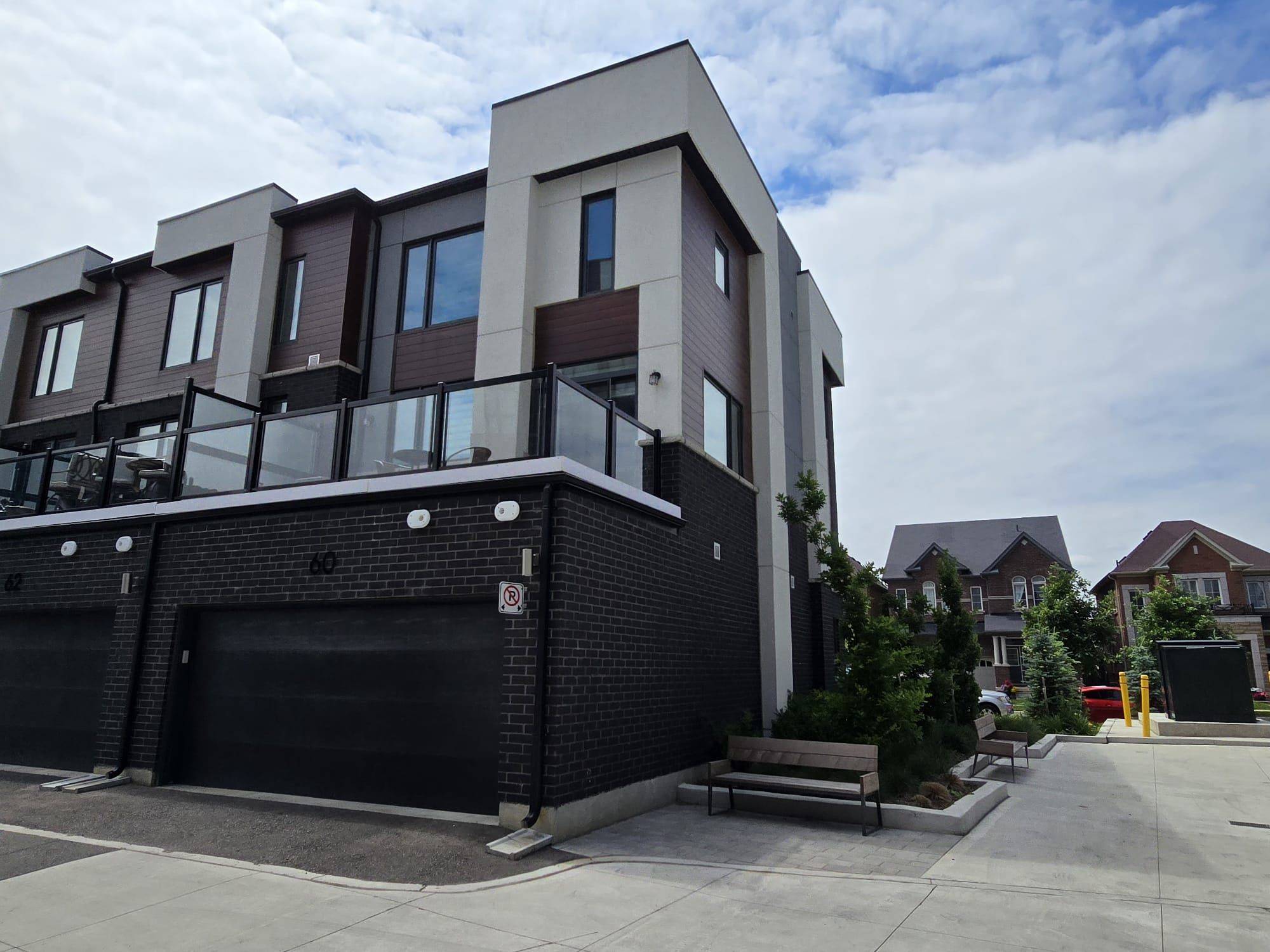 Oakville, ON L6M 5N5,60 Kaitting TRL