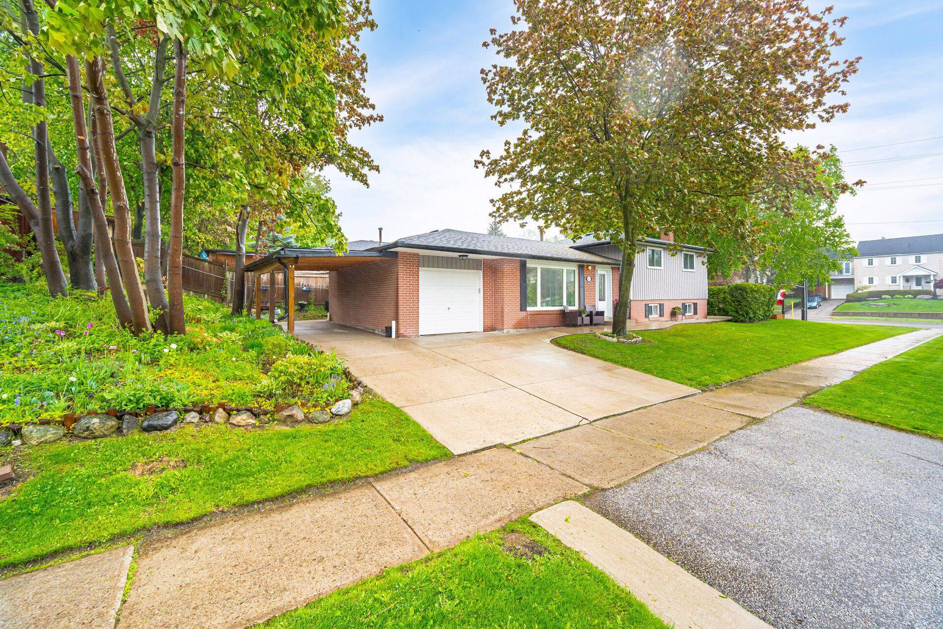 Caledon, ON L7E 2S8,175 Connaught CRES