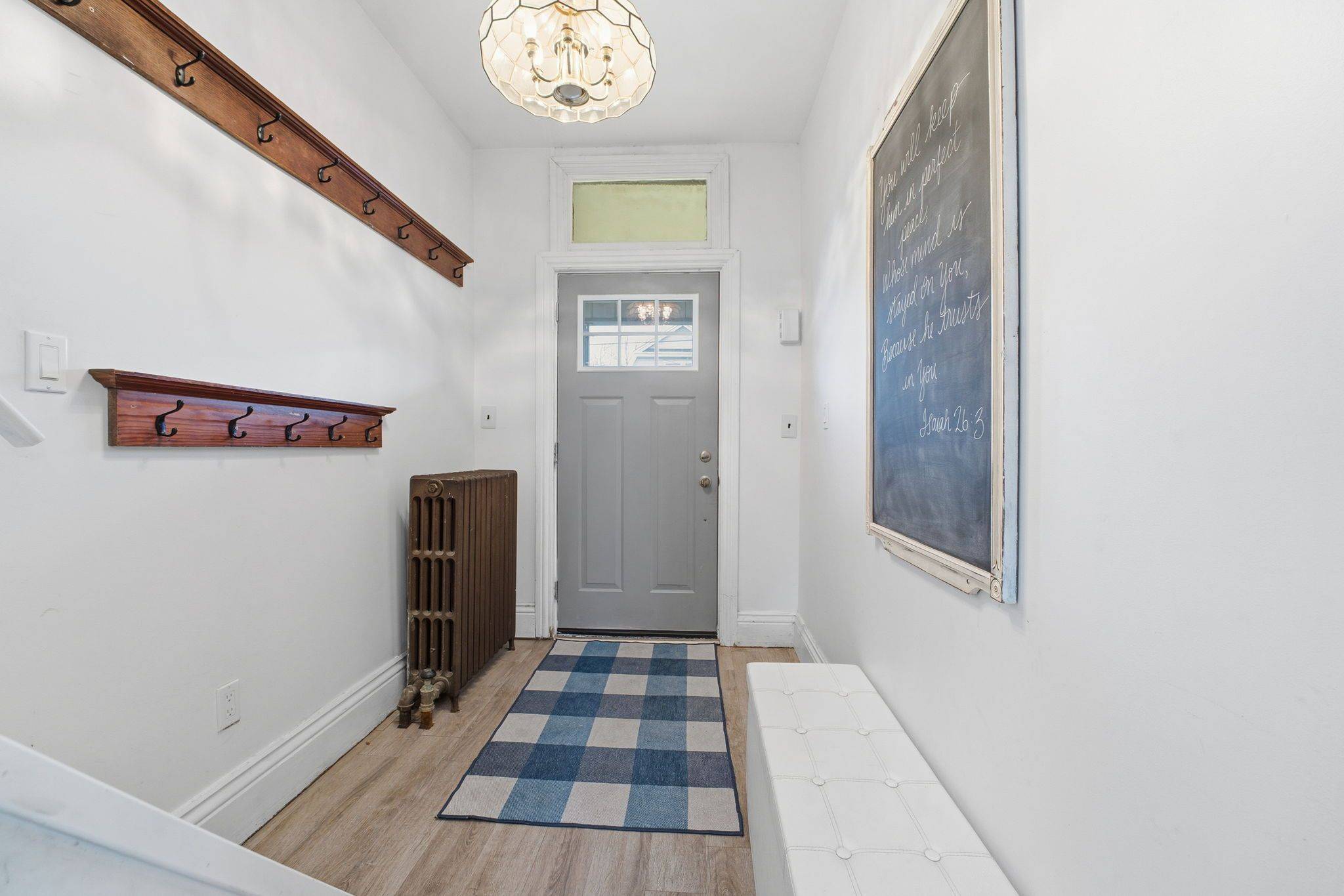 Hamilton, ON L8L 6E1,17 Minto AVE