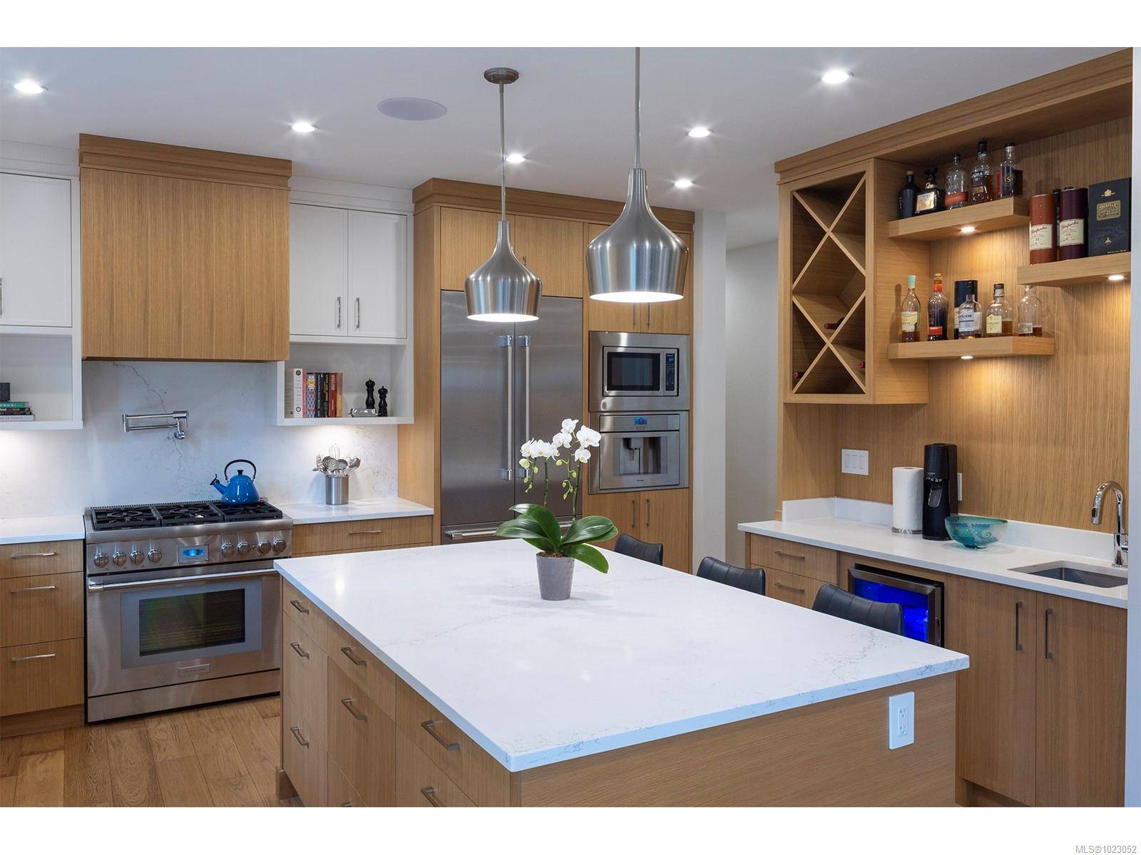 Saanich, BC V8N 1W2,2580 Sherwood Lane