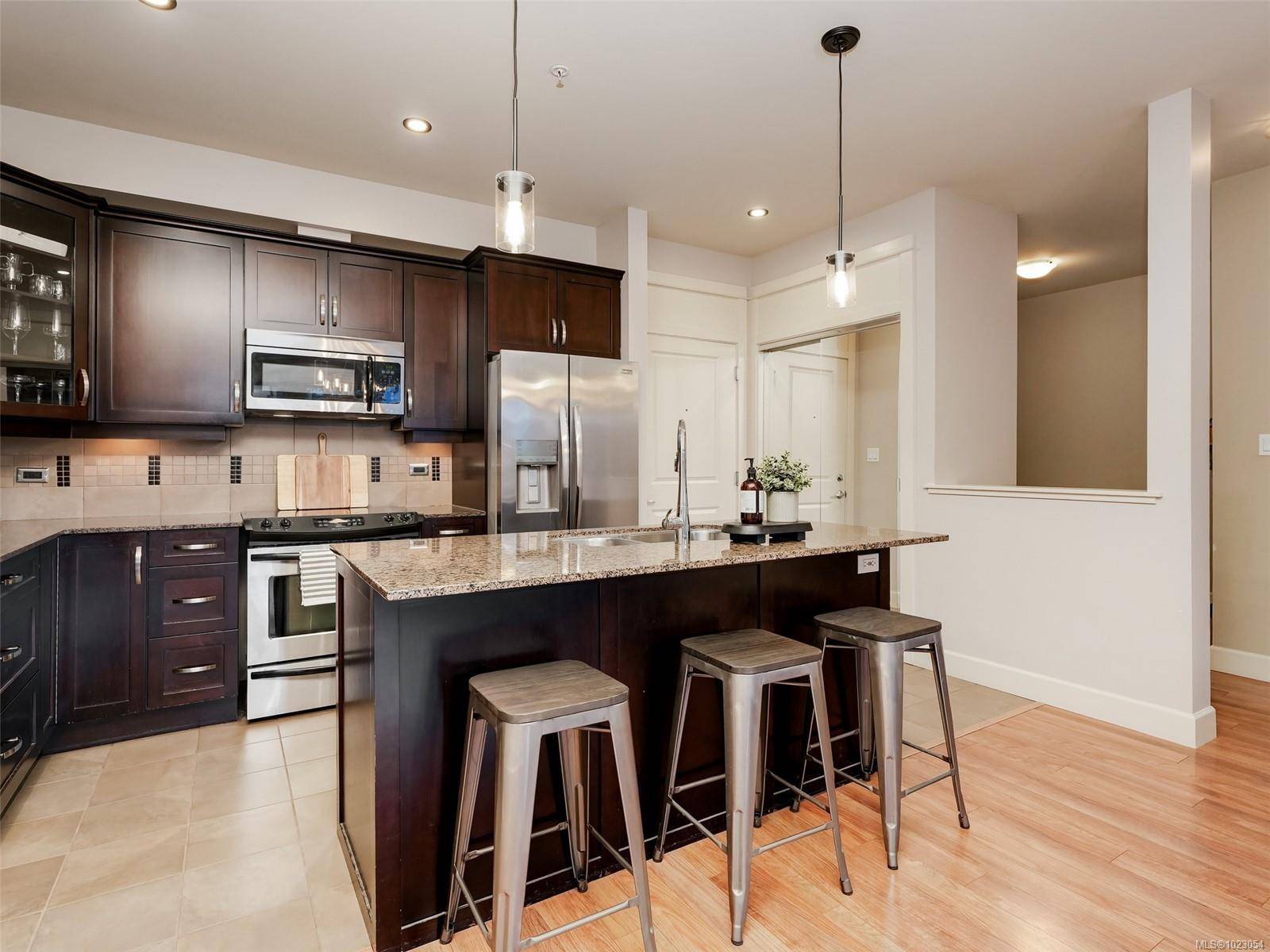 Langford, BC V9B 0J5,3220 Jacklin Rd #204