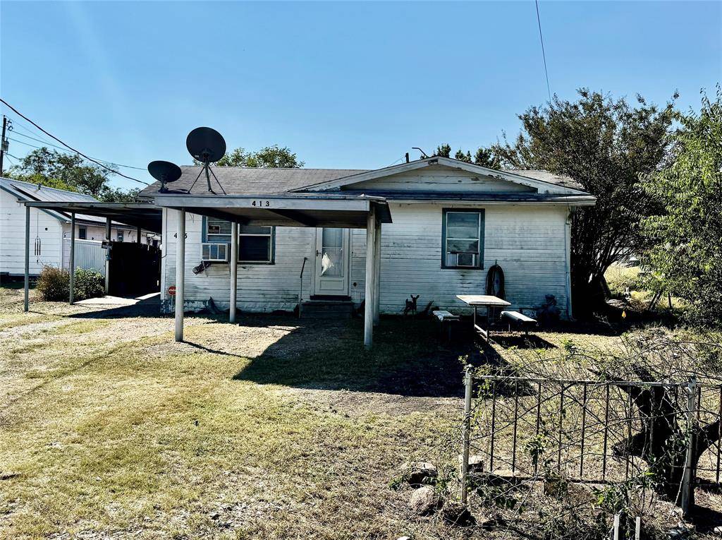 Whitewright, TX 75491,413 E Locust Street