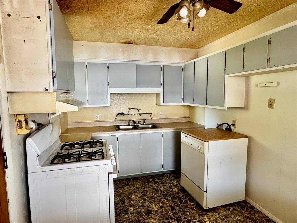 Whitewright, TX 75491,413 E Locust Street