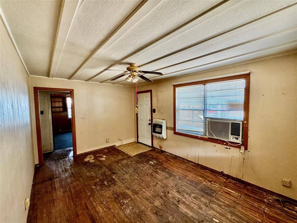 Whitewright, TX 75491,413 E Locust Street