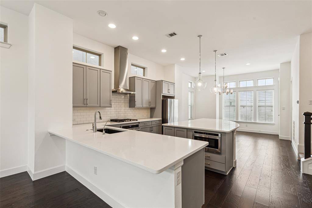 Dallas, TX 75208,750 High Garden Place