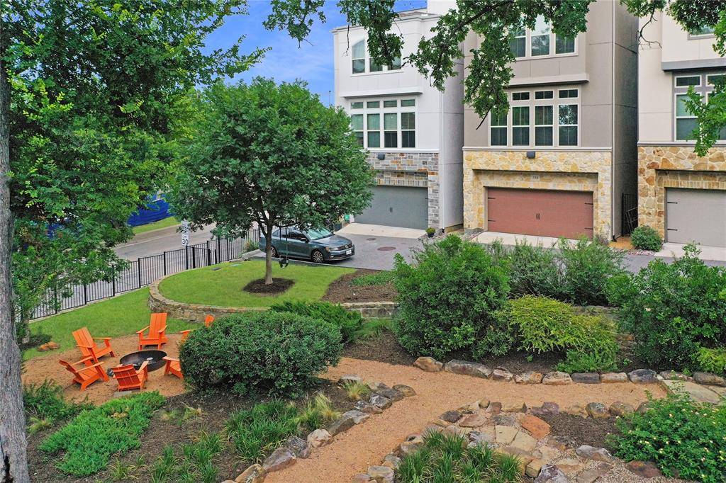 Dallas, TX 75208,750 High Garden Place