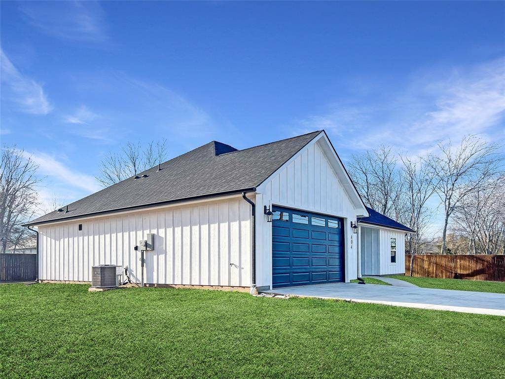 Whitney, TX 76692,404 S San Marcos Street