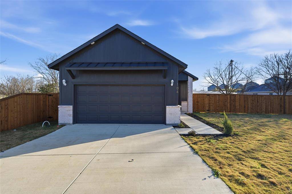 Hillsboro, TX 76645,104 Francis Street