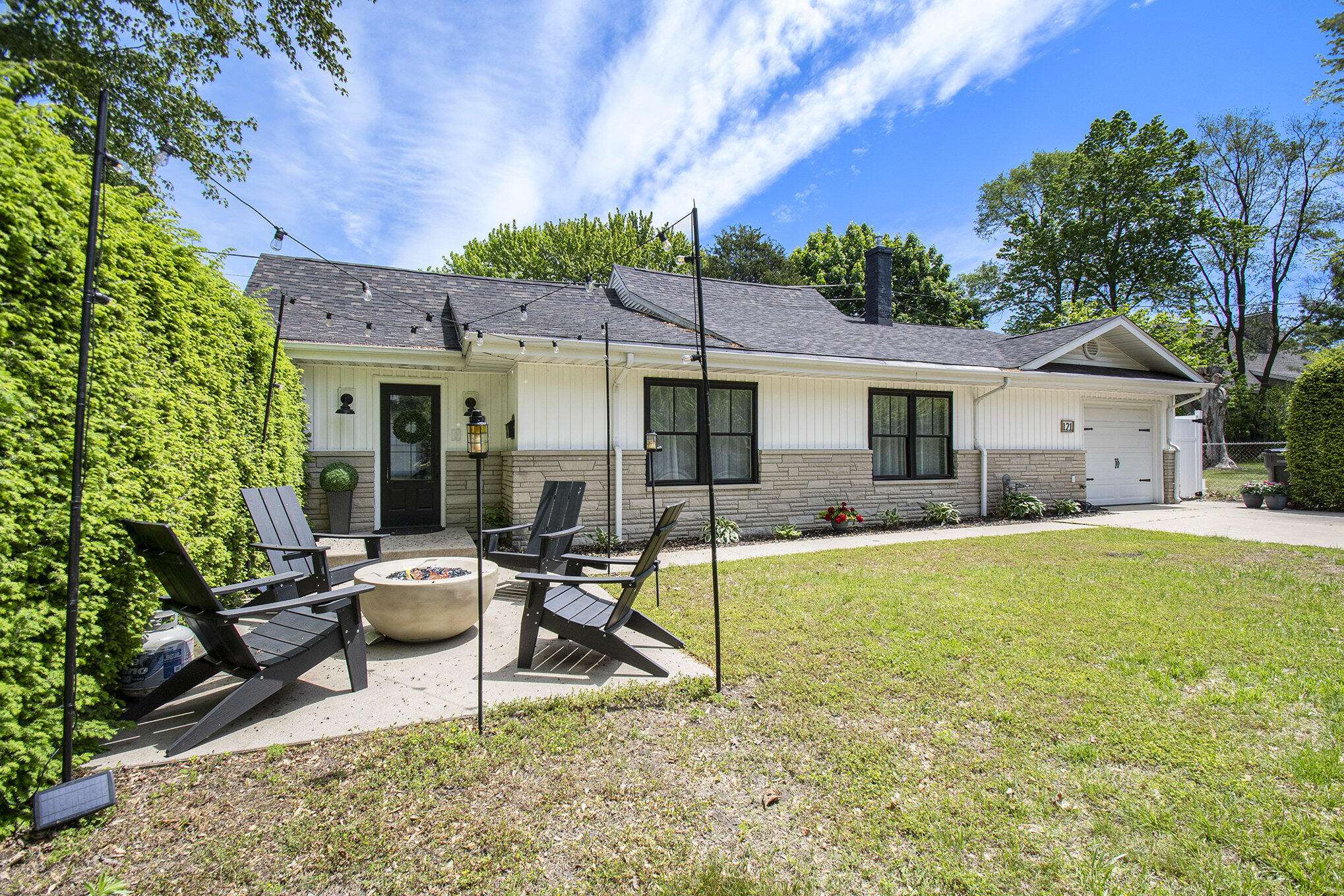 New Buffalo, MI 49117,121 S Barker ST