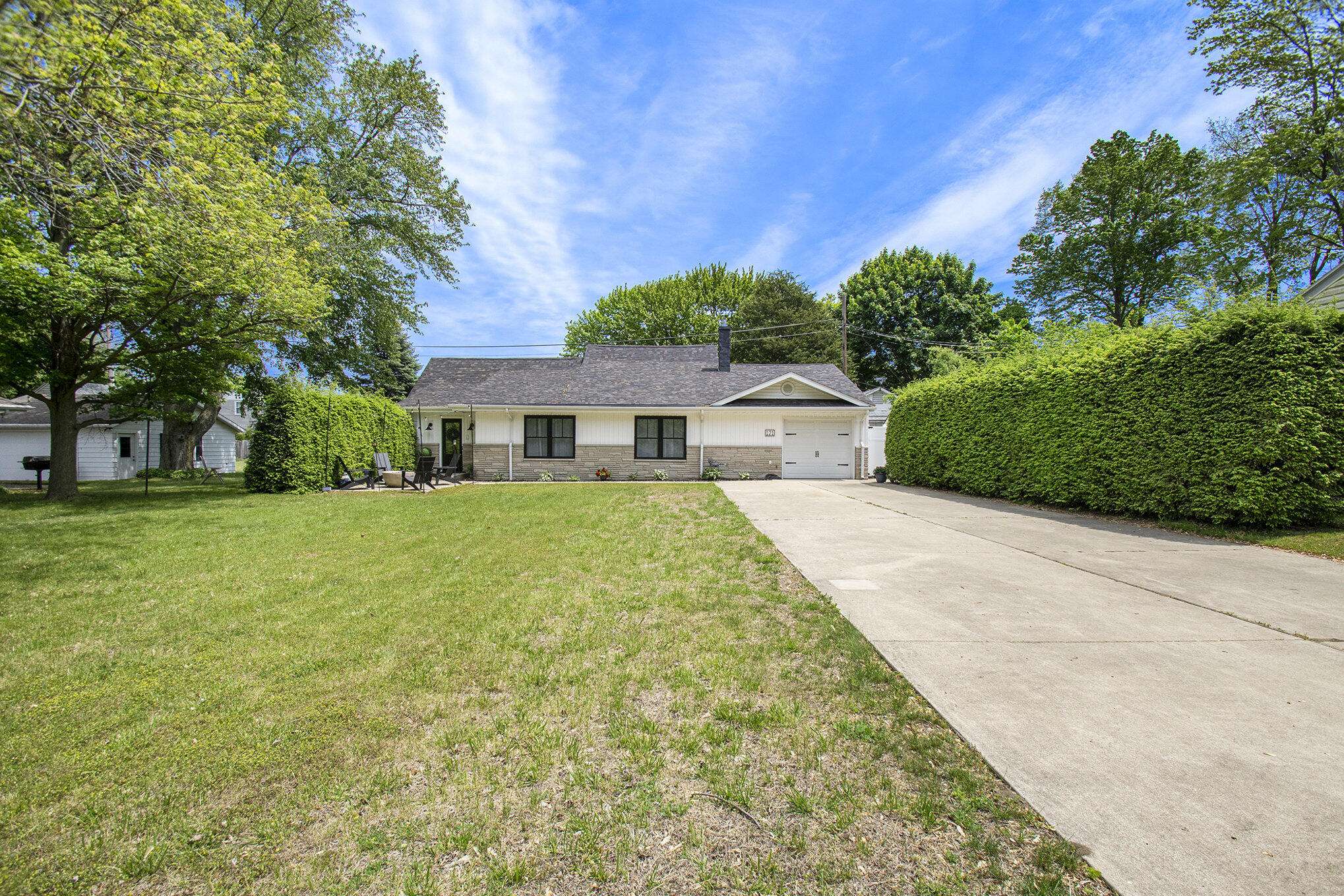 New Buffalo, MI 49117,121 S Barker ST