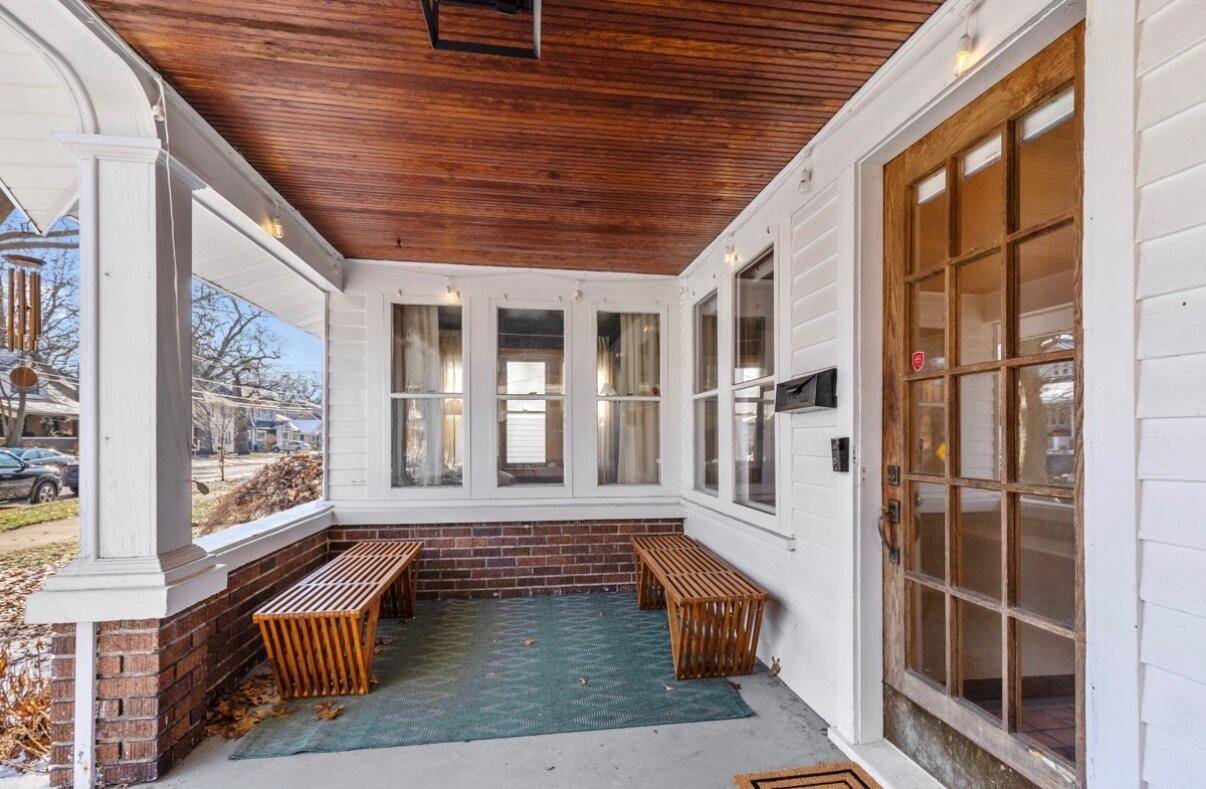 Grand Rapids, MI 49506,905 Calvin AVE SE