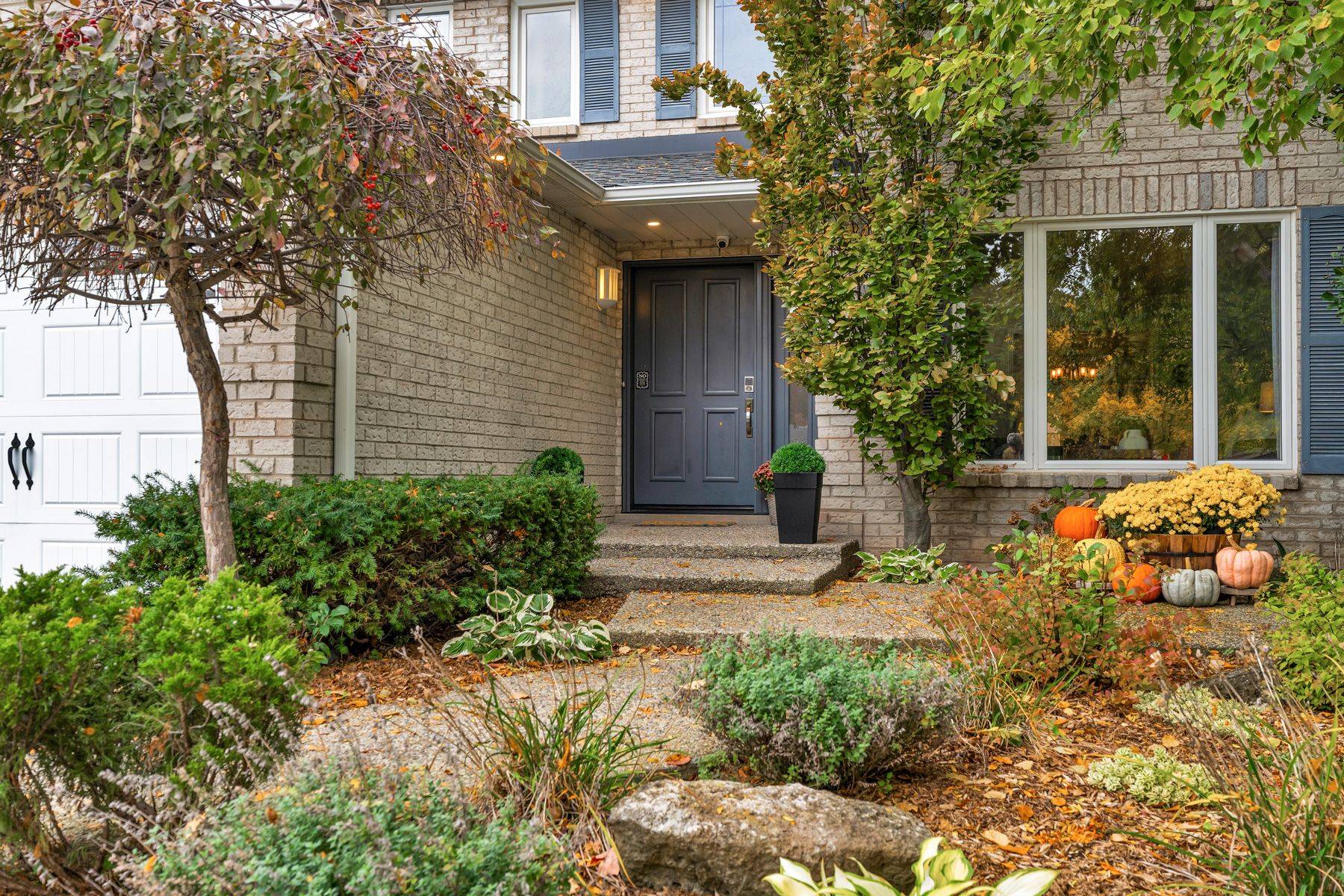 Oakville, ON L6M 2K4,1101 Fieldstone CIR