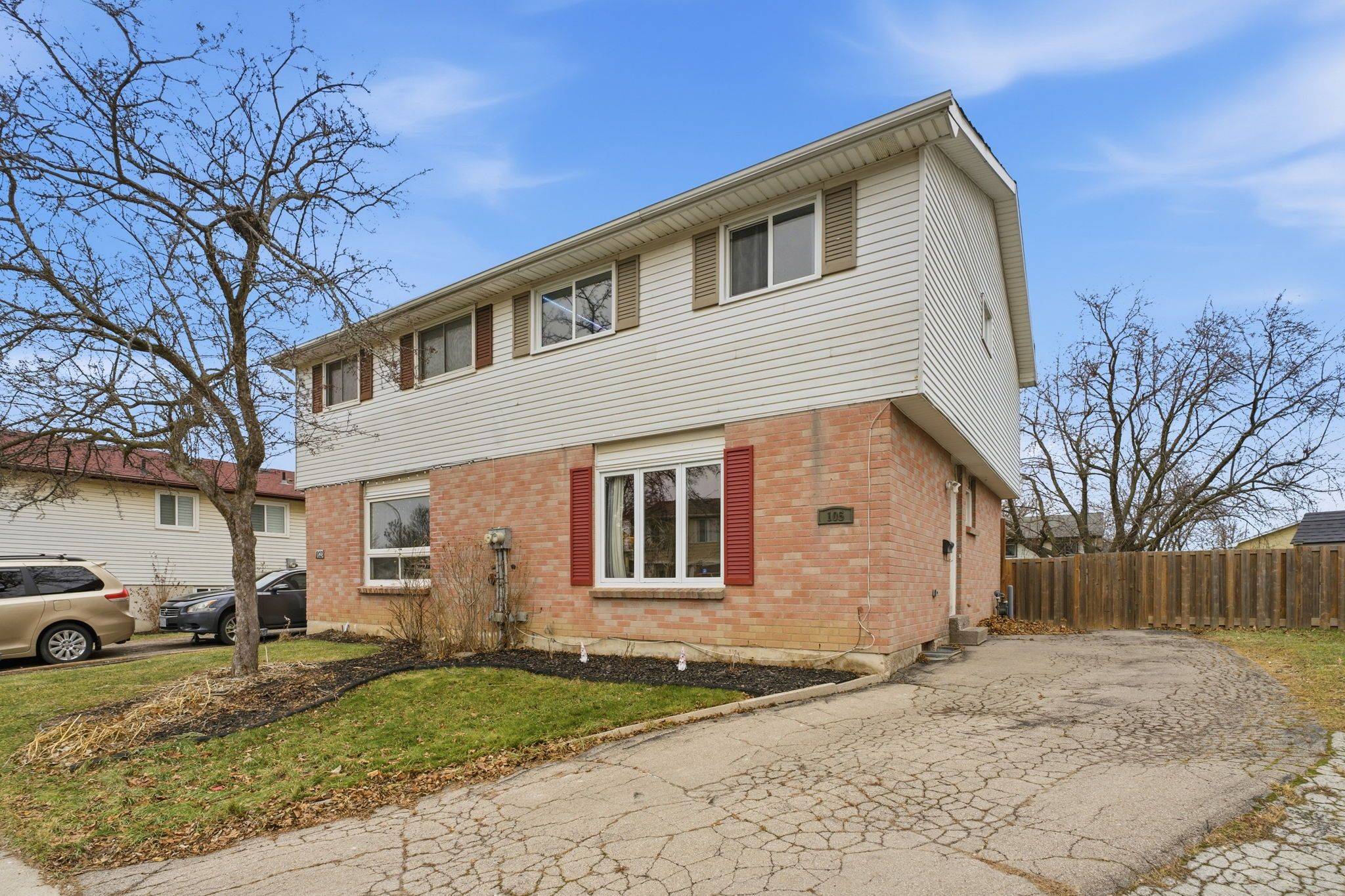 Hamilton, ON L8J 1A7,105 Rand ST