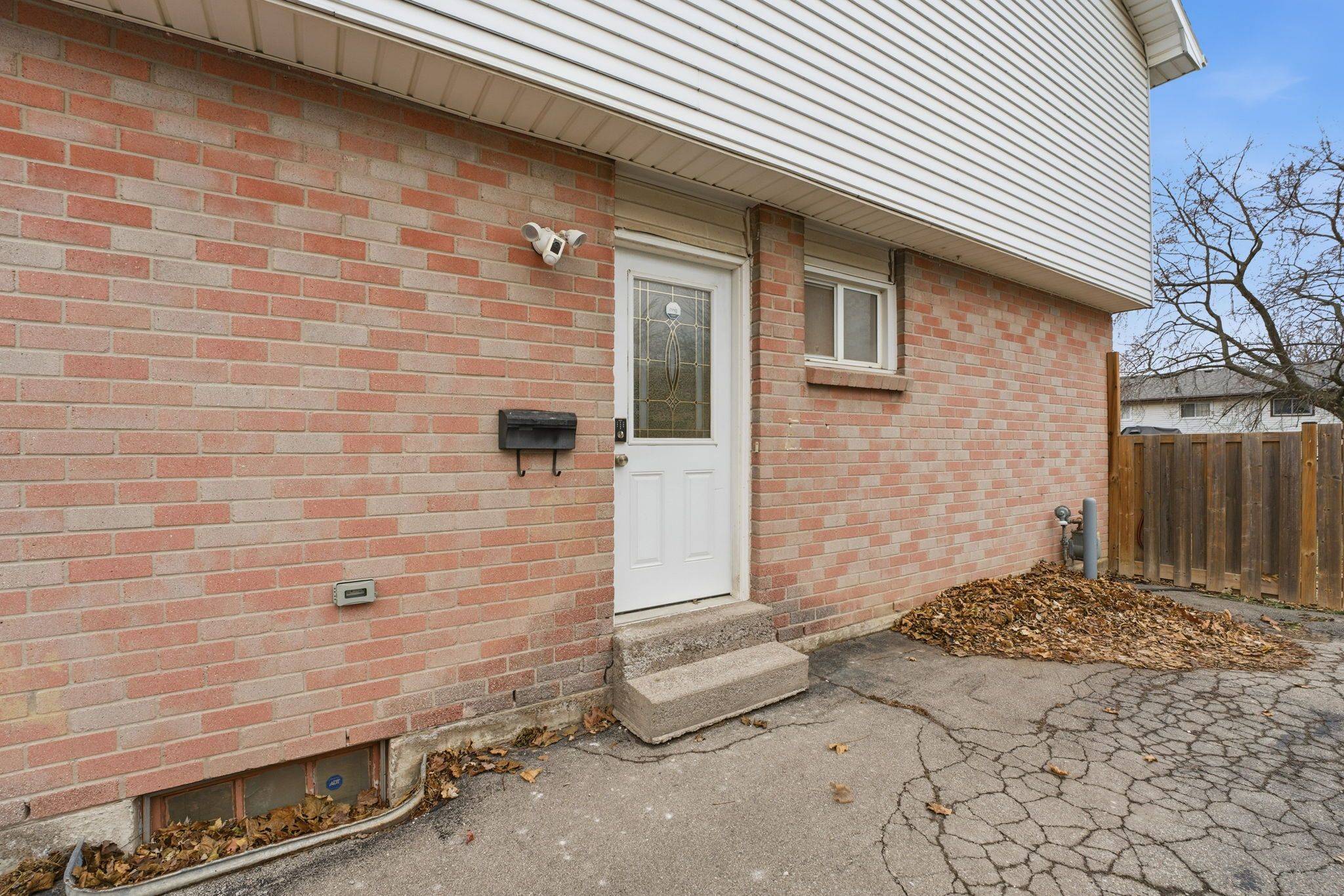 Hamilton, ON L8J 1A7,105 Rand ST