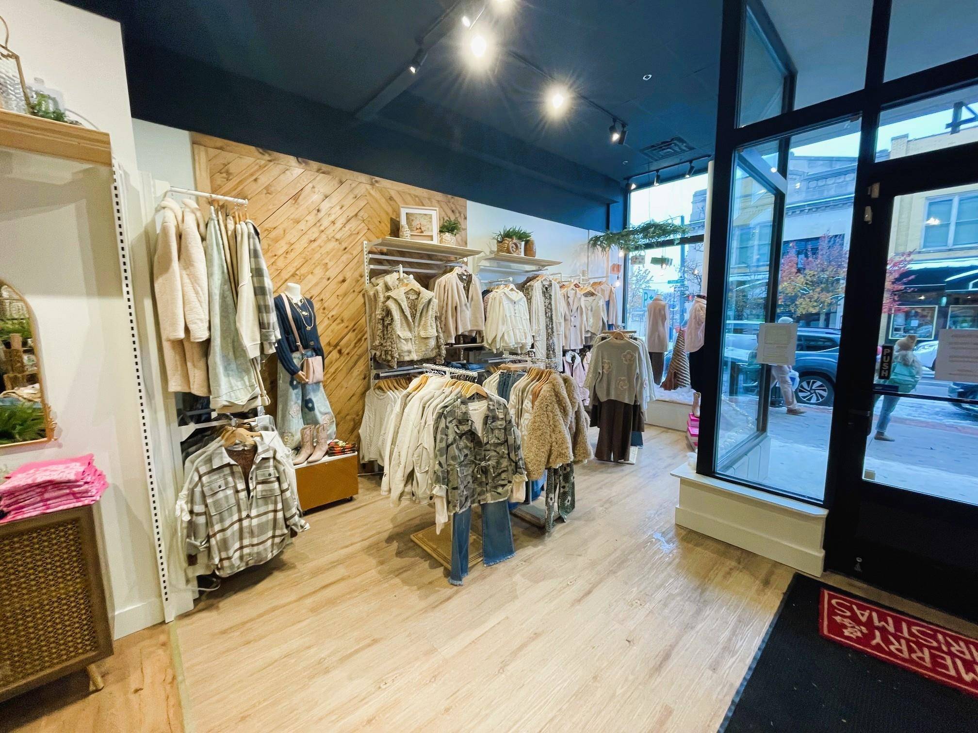 Traverse City, MI 49684,204 E Front ST