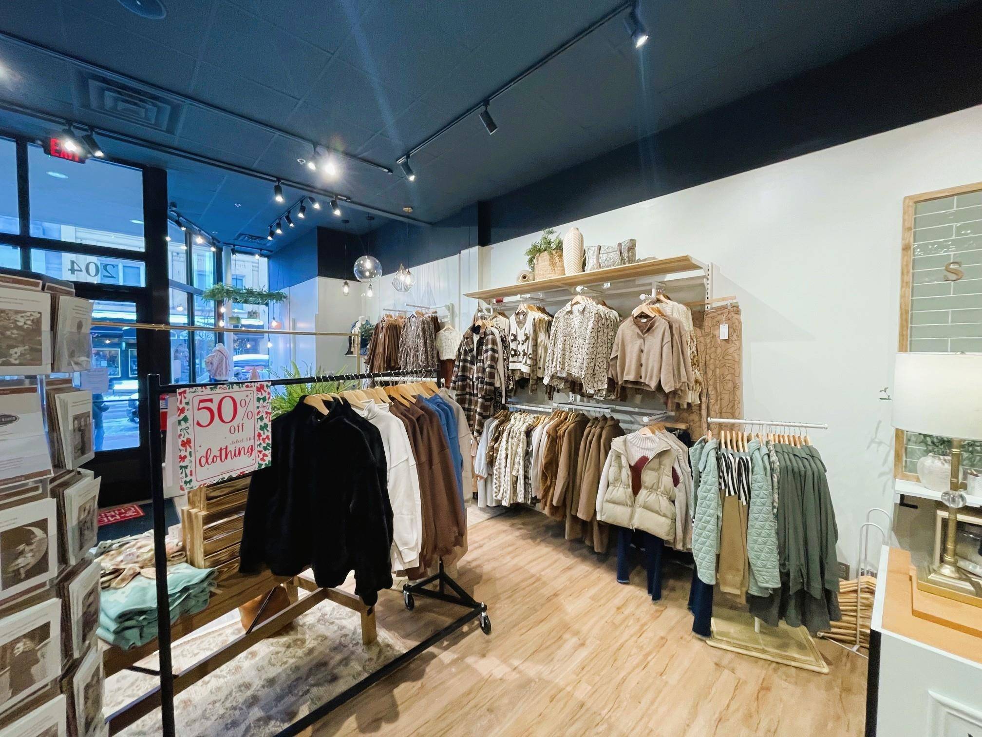 Traverse City, MI 49684,204 E Front ST