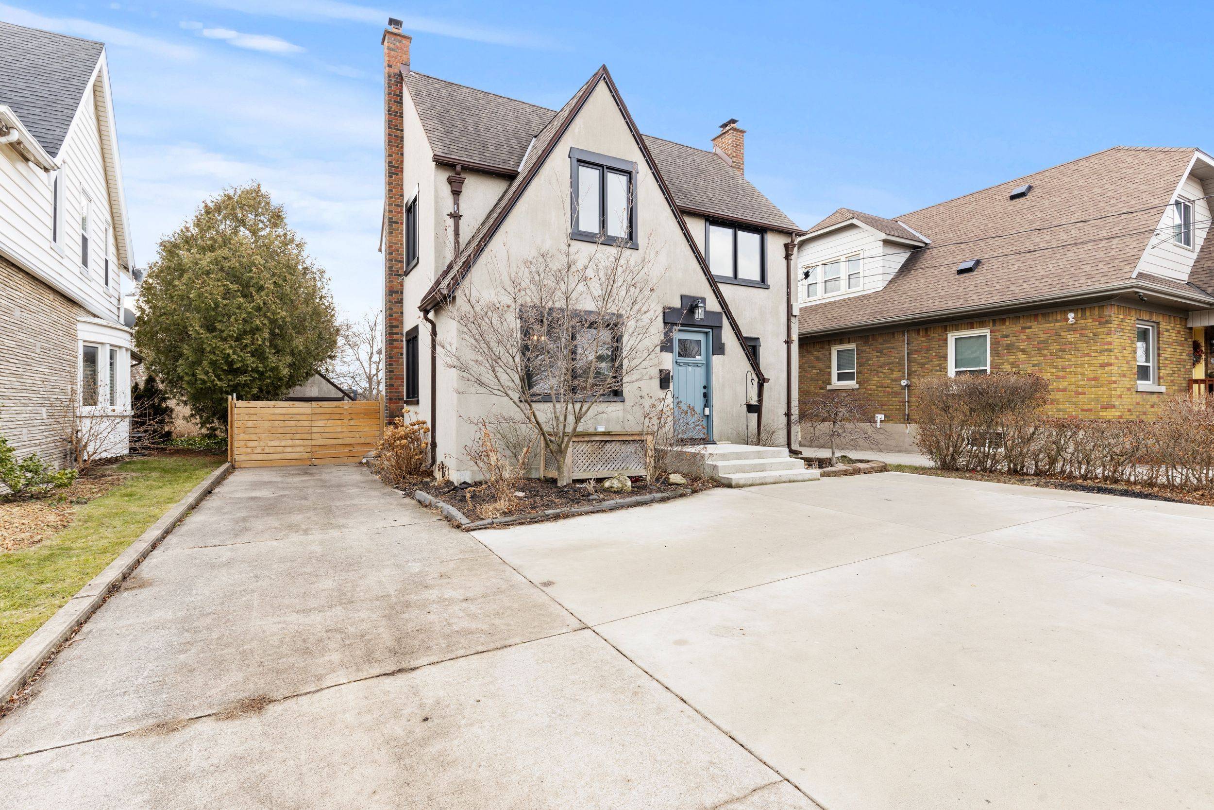 St. Catharines, ON L2P 2X7,322 Queenston ST