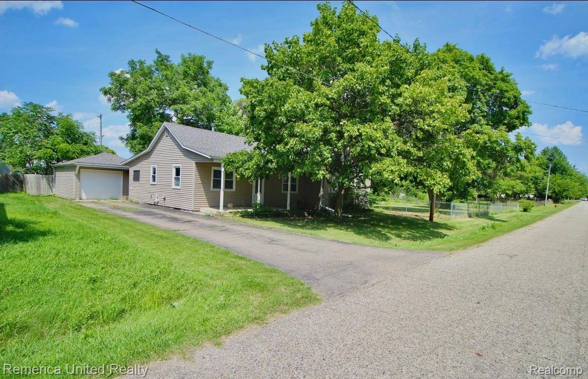 Grand Blanc, MI 48507,2237 Lincoln Manor DR