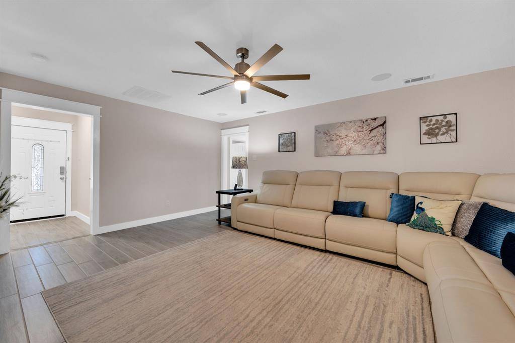 Waxahachie, TX 75165,214 Twin Lakes Drive