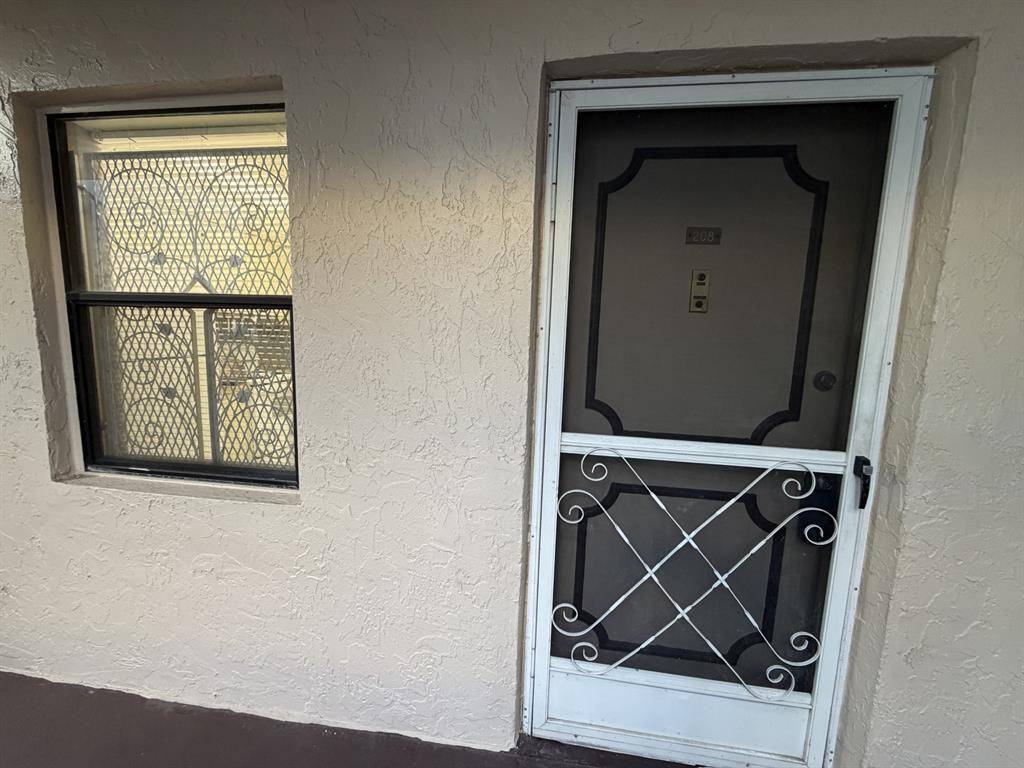 Tamarac, FL 33321,6301 N University Dr #208