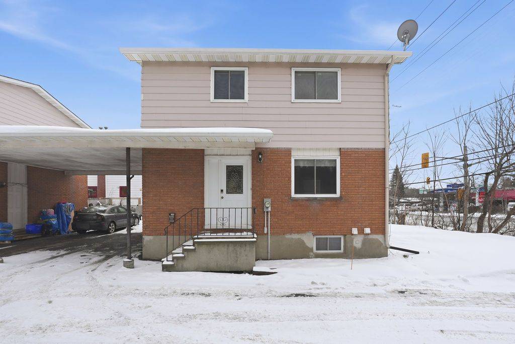 Elmvale Acres And Area, ON K1G 1A5,2035 St. Laurent BLVD